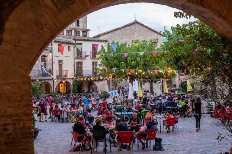 La plaça Major de la Llacuna