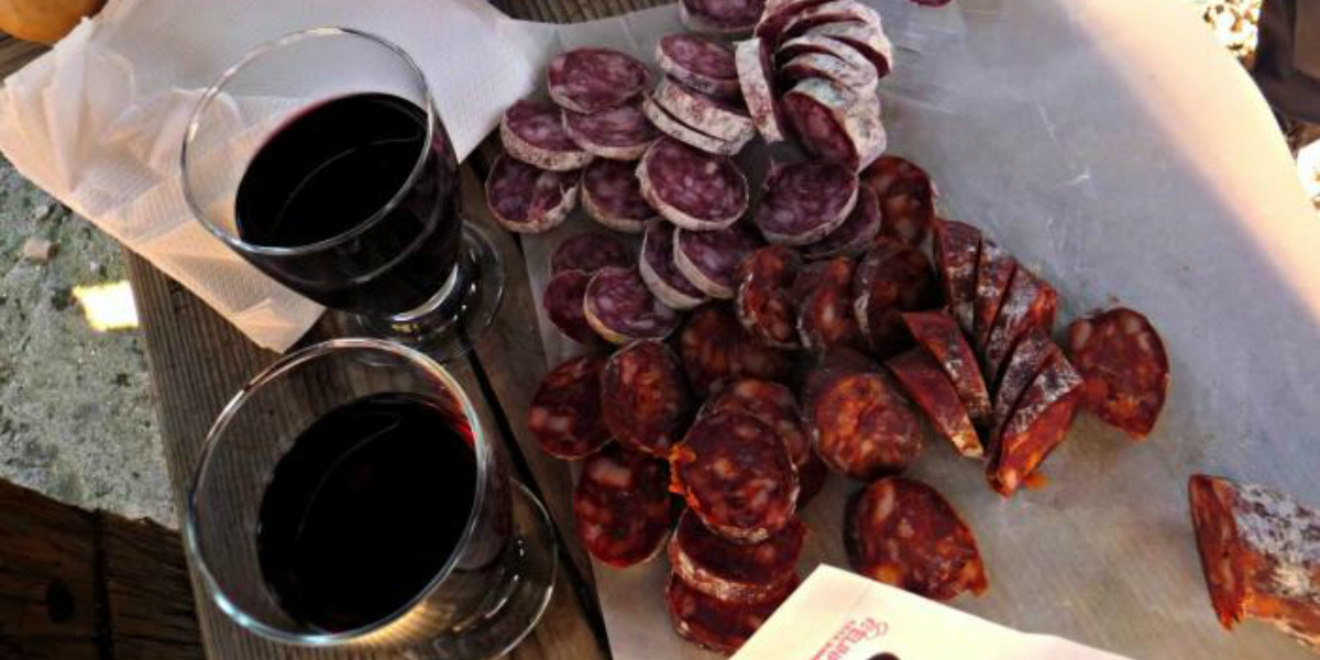 Muestra de embutidos y vinos de altura